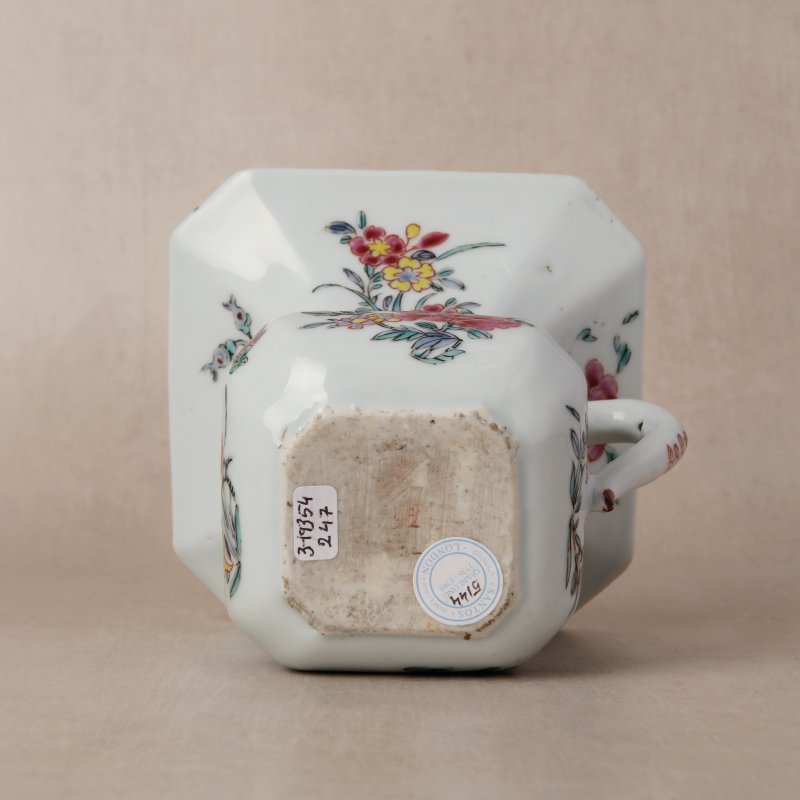 清雍正 粉彩花卉紋渣斗 | Santos Collection | A Chinese export famille-rose 'floral' spittoon, Qing dynasty, Yongzheng period - 图6