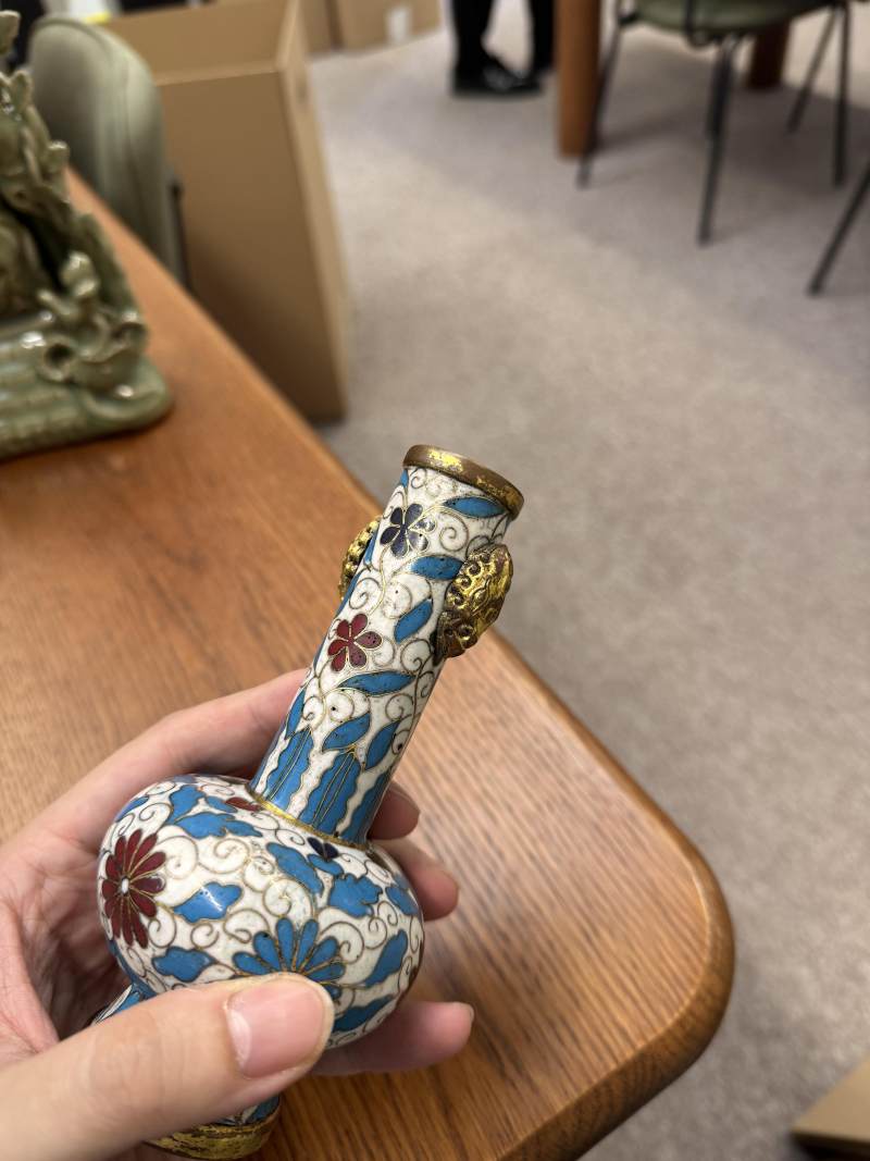 明十六/十七世紀 掐絲琺瑯掐絲菊紋銅胎鎏金瓶 《景泰年製》款 | A Chinese cloisonné enamel and gilt-bronze 'chrysanthemum' vase, Ming dynasty, 16th/17th century - 图7