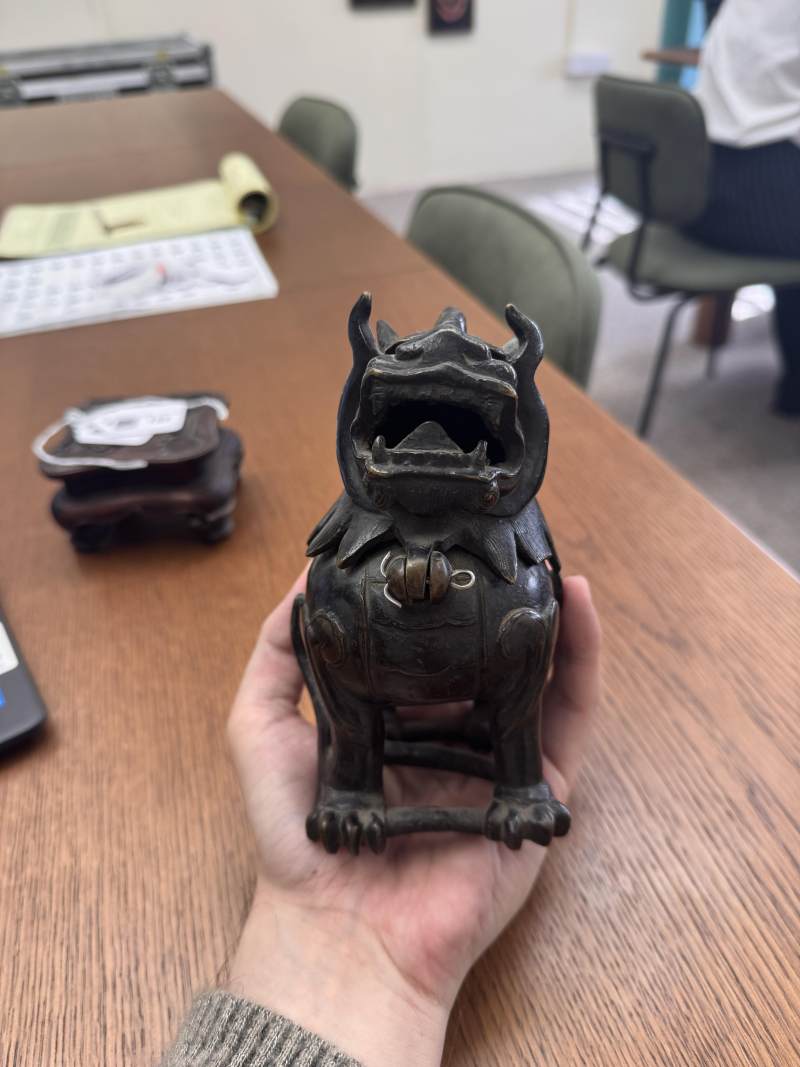 明 銅甪端爐 | A Chinese bronze 'luduan' incense burner, Ming dynasty - 图5