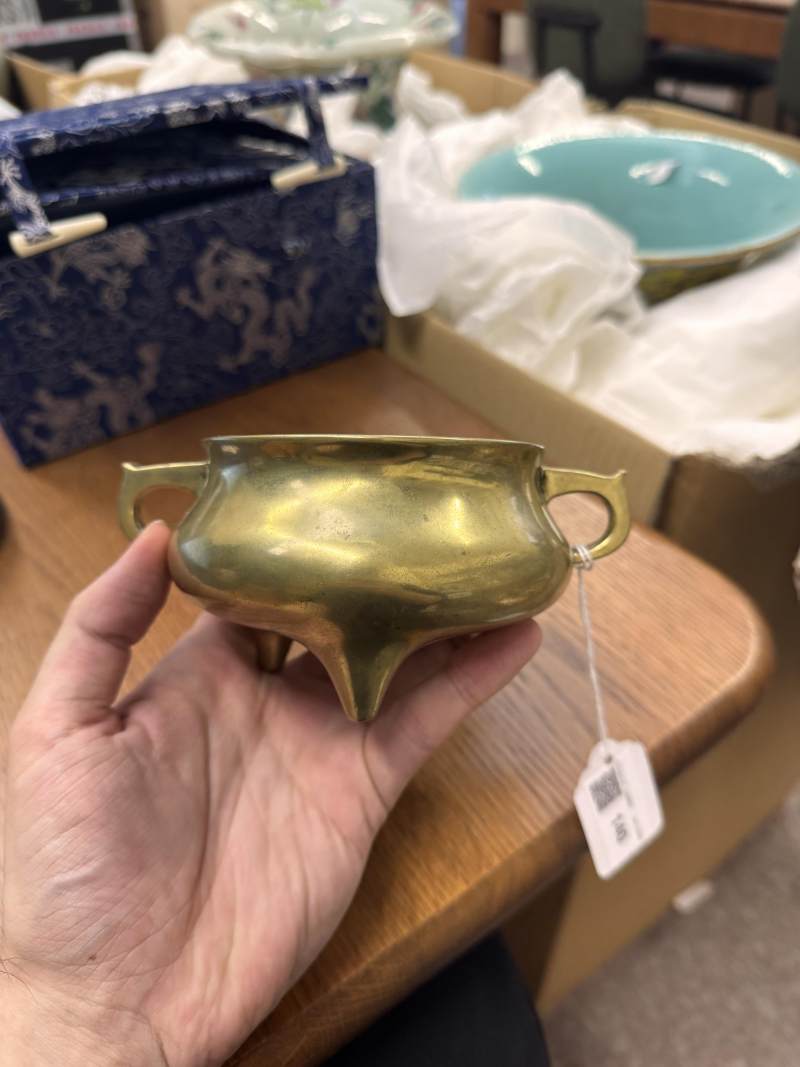 清十八/十九世紀 銅鎏金壓經三足爐《宣德》款 | A Chinese polished bronze tripod censer, Qing dynasty, 18th/19th century - 图7
