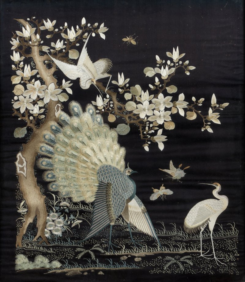 十九世紀 絲繡花鳥圖掛屏一對 | A pair of Chinese silk 'birds and flowers' panels, 19th century - 图2