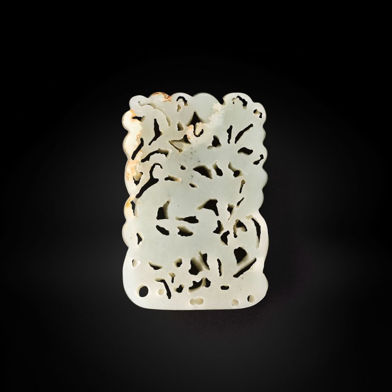 明/清 青白玉鏤雕龍紋牌 | A RETICULATED PALE GREEN JADE 'DRAGON' PLAQUE - 图2