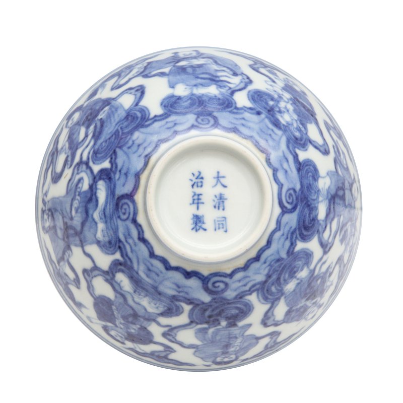 清同治 青花八仙過海圖盌 《大清同治年製》款 | A Chinese blue and white 'Eight Daoist Immortals' bowl, Qing dynasty, Tongzhi period - 图5