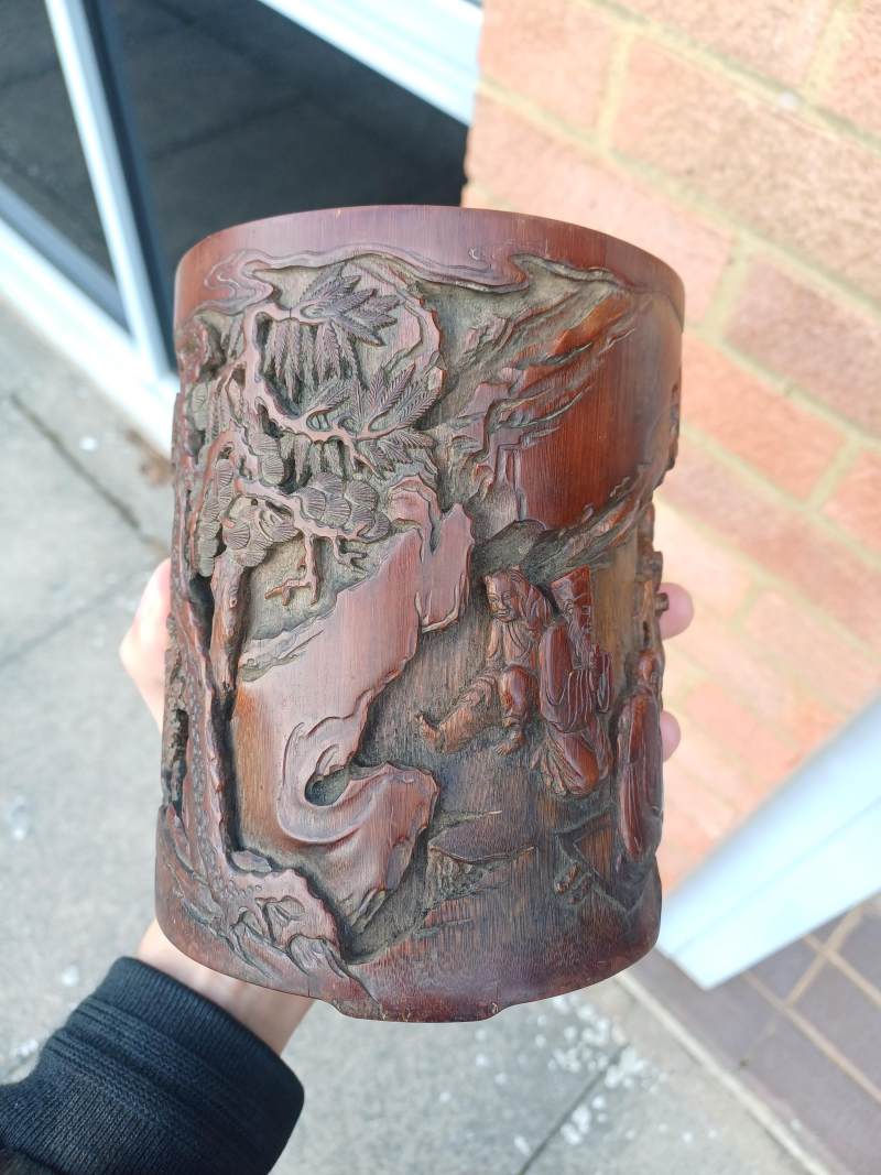 清十八世紀 竹雕鹿順回園圖筆筒《其吉作》款 | A Chinese carved bamboo 'Lushun Huiyuan' brush pot, bitong, Qing dynasty, 18th century - 图13
