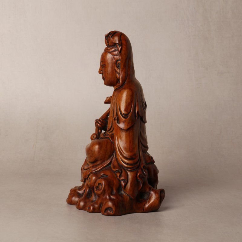清十八/十九世紀 黃楊木雕觀音菩薩坐像 | A Chinese boxwood carved figure of Guanyin, Qing dynasty, 18th/19th century - 图12