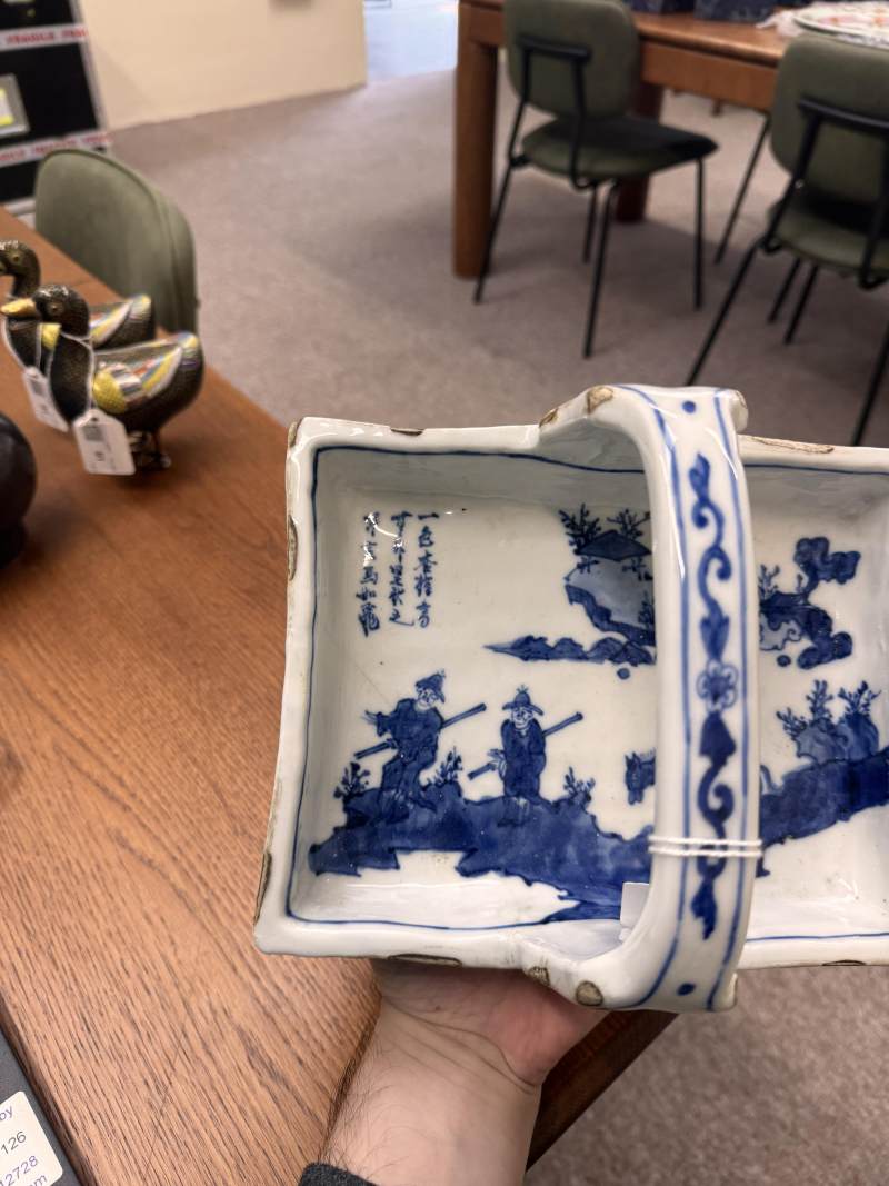 明天啟 青花古染付人物故事圖盤 | A Chinese kosometsuke blue and white handled tray, late Ming dynasty, Tianqi period - 图4