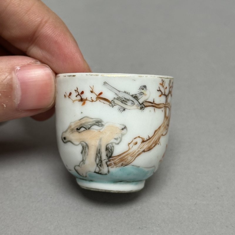 清乾隆 粉彩花卉纹把杯 - 图2