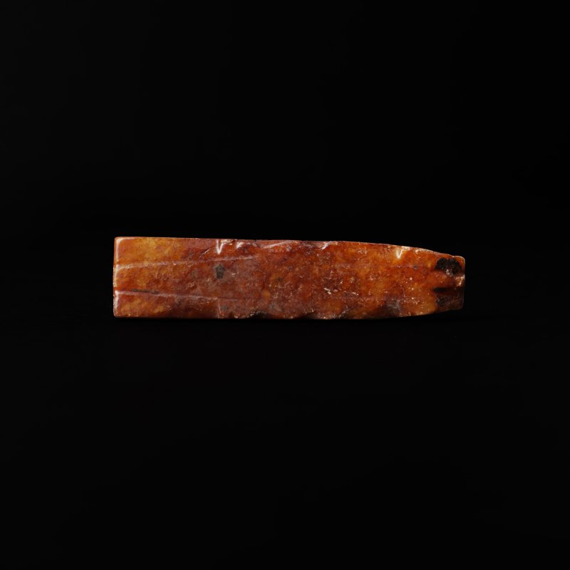 或為漢 玉雕卧豚擺件 | A Chinese archaistic figure of a pig, possibly Han dynasty - 图4