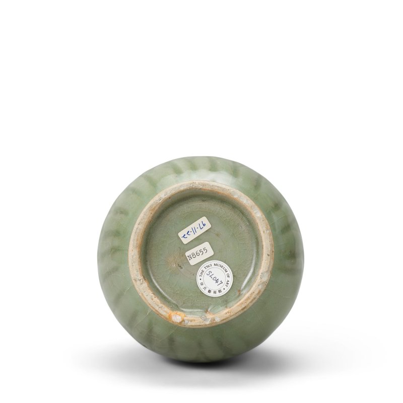 宋/元 龍泉窯青釉刻花玉壺春瓶 | A LONGQUAN CELADON-GLAZED 'FLORAL' VASE, YUHUCHUNPING - 图2