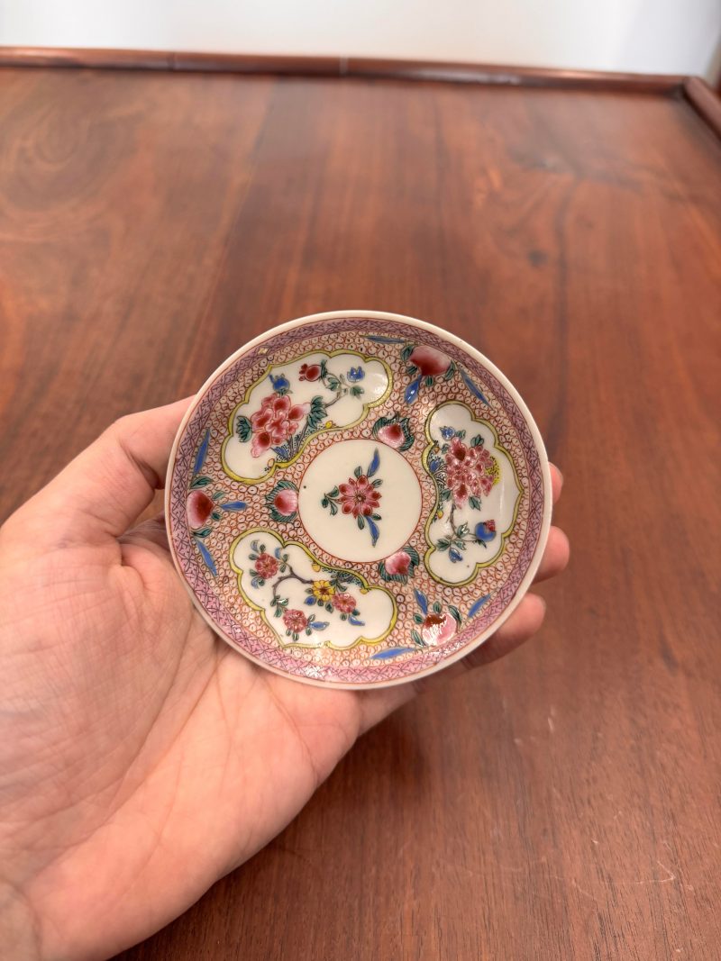 清雍正 外銷花卉紋薄胎盃及小盤兩對 | A pair of Chinese 'eggshell' famille-rose ‘floral’ cups and saucers, Qing dynasty, Yongzheng period - 图15