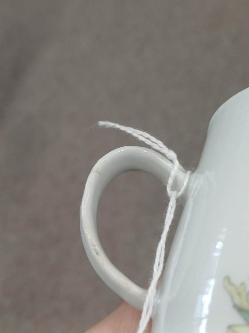 清乾隆 粉彩庭院嬰戲圖盃 | A Chinese export famille-rose 'boys and dogs' coffee cup, Qing dynasty, Qianlong period - 图10