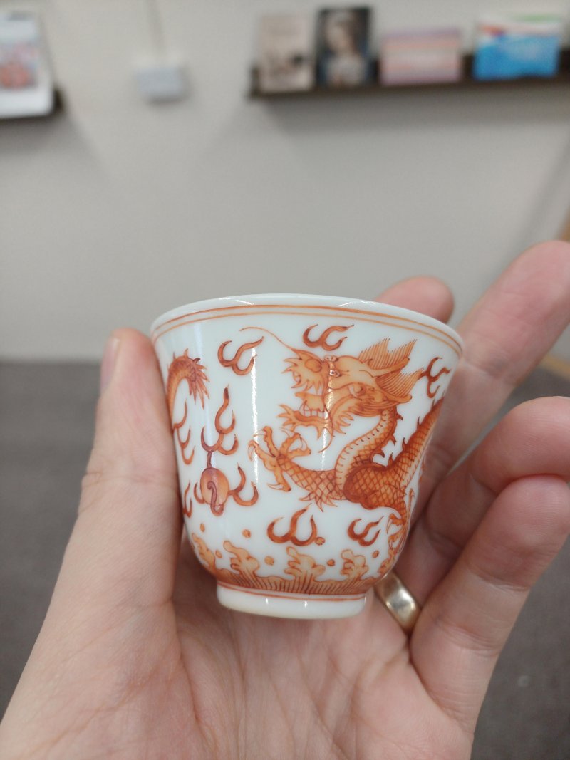 清光緒 礬紅彩龍紋酒盃一對 《大清光緒年製》款 | Santos Collection | A pair of Chinese iron-red-decorated 'dragon' wine cups, Qing dynasty, Guangxu marks and period - 图4