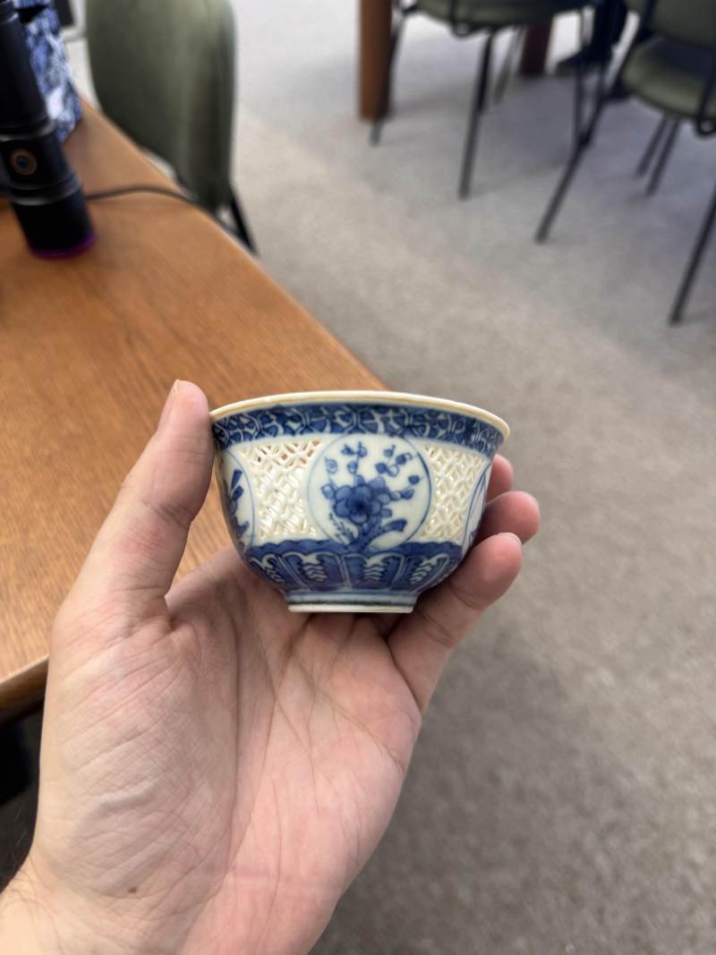 明崇禎 青花花卉紋玲瓏鏤空盌 | Santos Collection | A Chinese blue and white reticulated 'linglong' bowl, Ming dynasty, Chongzhen period - 图10
