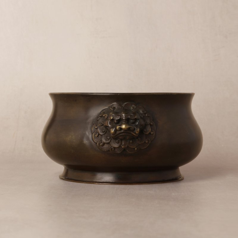 清十八至十九世紀 銅獅耳爐 《許氏聖威家藏》款 | A Chinese bronze bombé censer, Qing dynasty, 18th-19th century - 图12