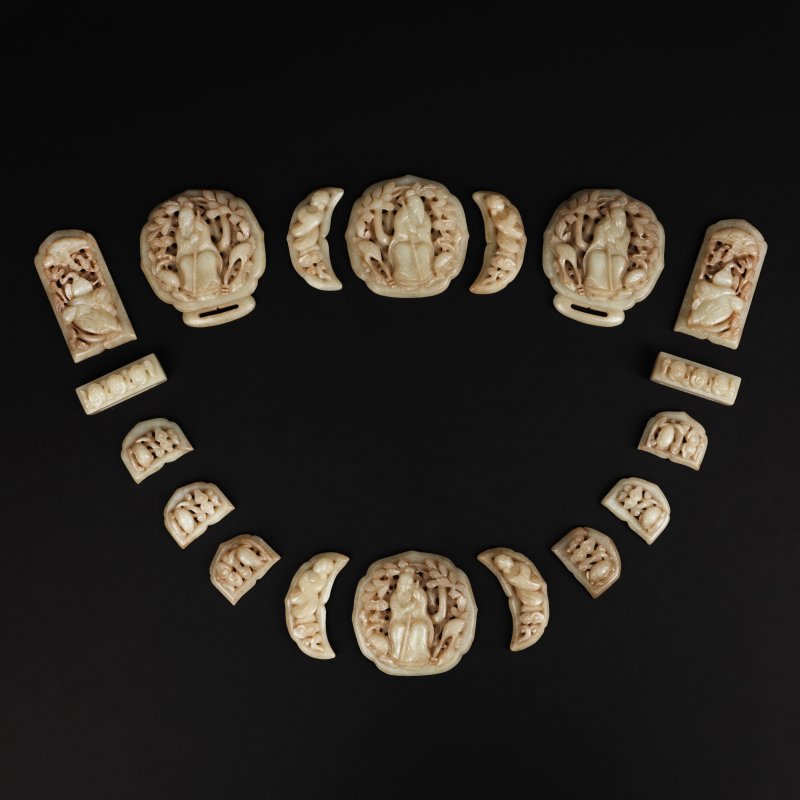 明 玉雕仙人圖銙板一套 | A rare set of Chinese jade 'Immortals' belt plaques, Ming dynasty
