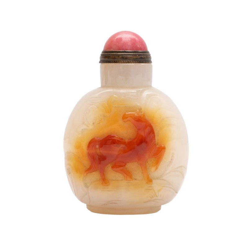 清 瑪瑙雕駿馬圖鼻煙壺 | A Chinese agate 'horse' snuff bottle, Qing dynasty - 图2
