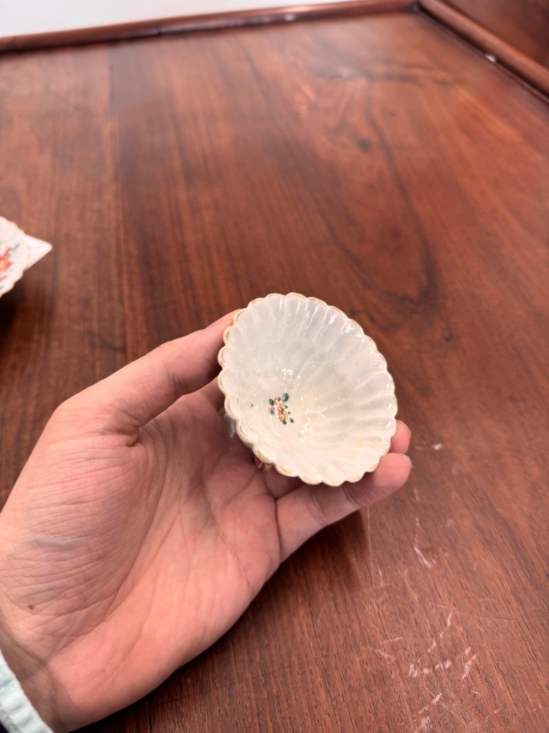清雍正 粉彩荷塘金魚紋盃及小盤 | Santos Collection | A Chinese export famille-rose 'carp and lotus' cup and saucer, Qing dynasty, Yongzheng period - 图17