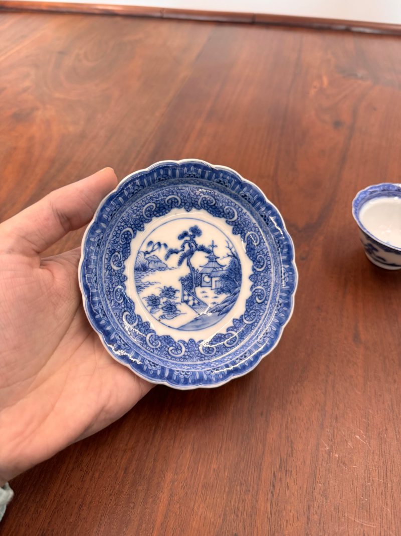 清雍正 漿胎青花山水圖盃及小盤 | Santos Collection | A rare Chinese export soft paste 'landscape' cup and saucer, Qing dynasty, Yongzheng period - 图14