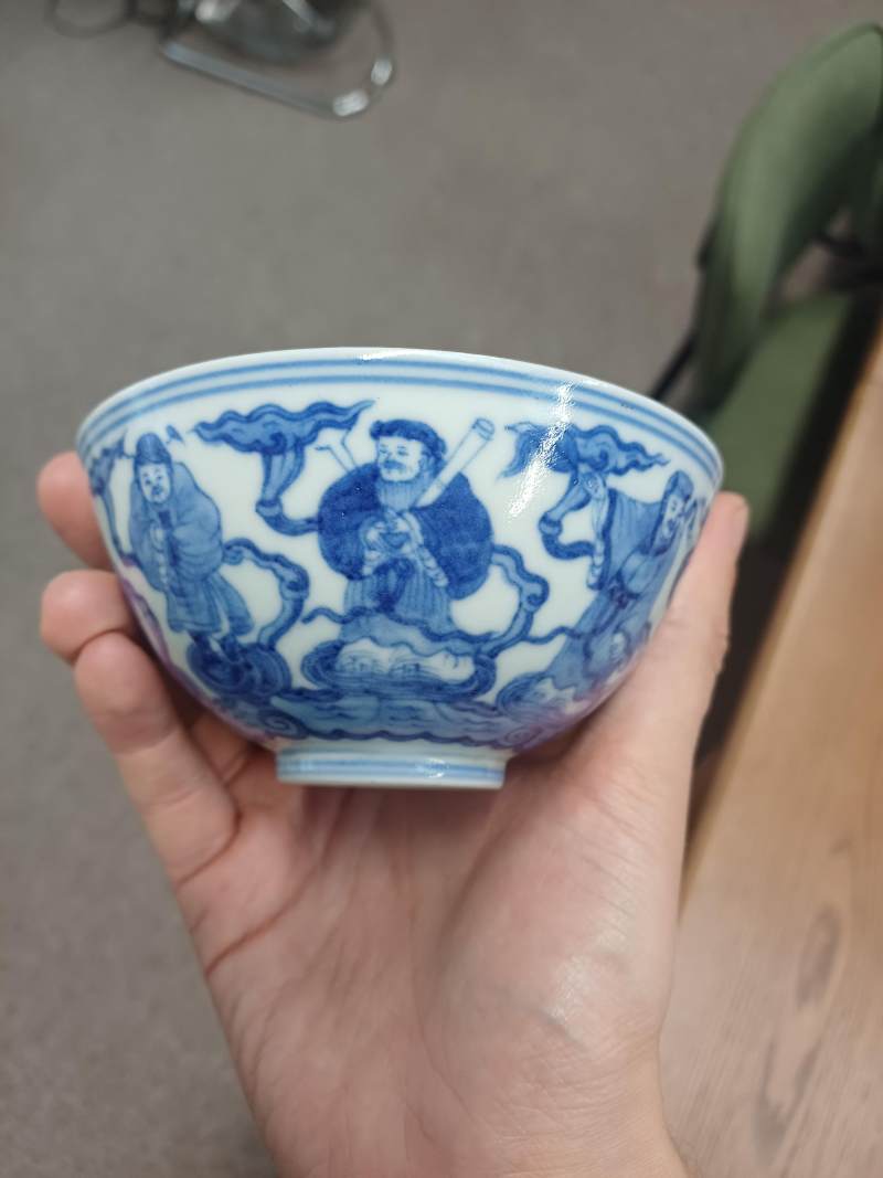 清同治 青花八仙過海圖盌 《大清同治年製》款 | A Chinese blue and white 'Eight Daoist Immortals' bowl, Qing dynasty, Tongzhi period - 图6