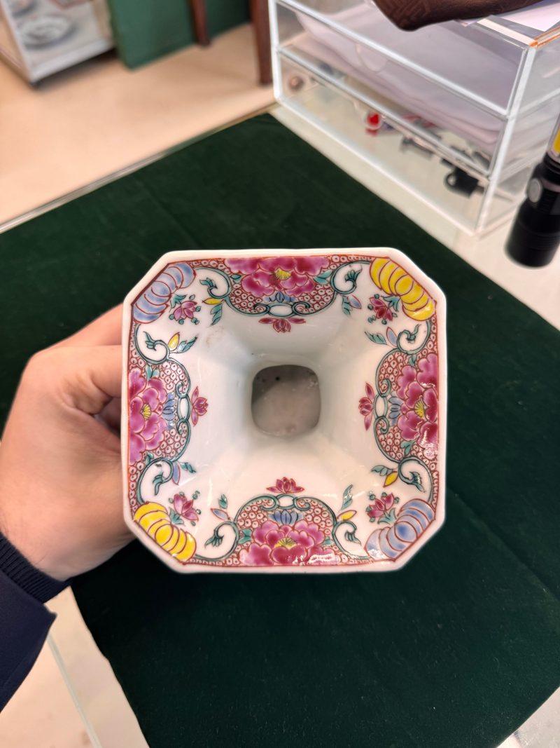 清雍正 粉彩花卉紋渣斗 | Santos Collection | A Chinese export famille-rose 'floral' spittoon, Qing dynasty, Yongzheng period - 图7