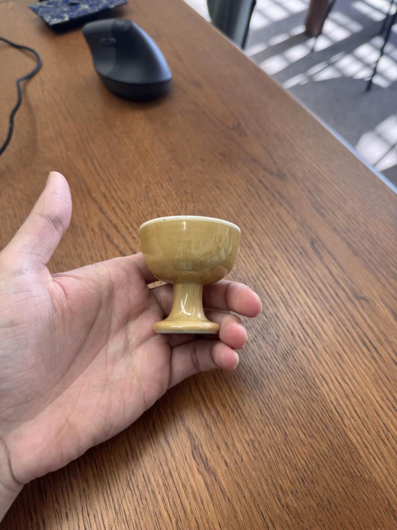 清康熙 米醬釉高足盃 | Santos Collection | A Chinese cafe-au-lait-glazed stem cup, Qing dynasty, Kangxi period - 图5