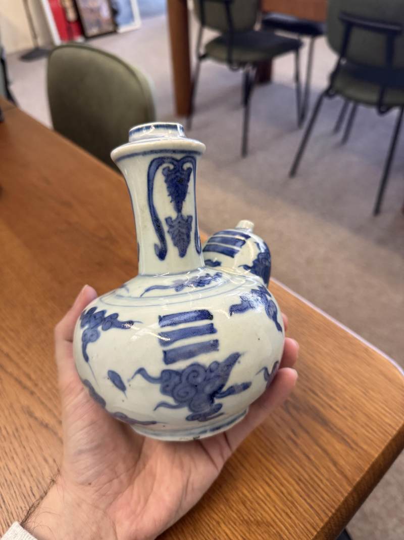 明 青花雲紋軍持 | Santos Collection | A Chinese blue and white 'ruyi cloud' kendi, Ming dynasty - 图3