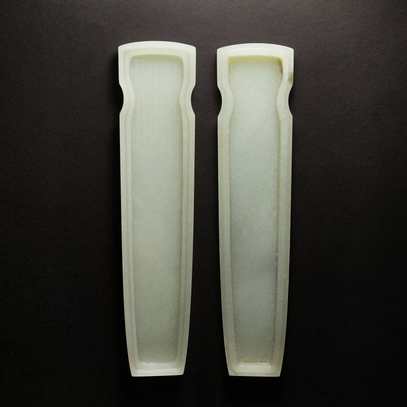 十九世紀 青玉琴式蓋盒 | A PALE GREEN JADE QIN-SHAPED BOX AND COVER - 图3