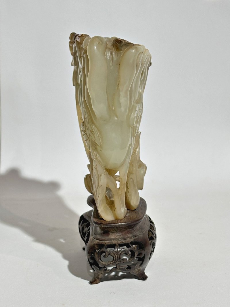 晚清至民國 青玉⌈佛手螳螂⌋香插 及座 | A GREEN JADE 'FINGER CITRON' INCENSE HOLDER - 图9
