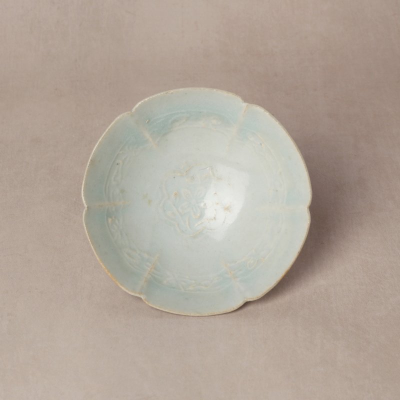 宋 青白釉花卉紋花口盃 | A rare Chinese Qingbai 'floral' foliate cup, Song dynasty