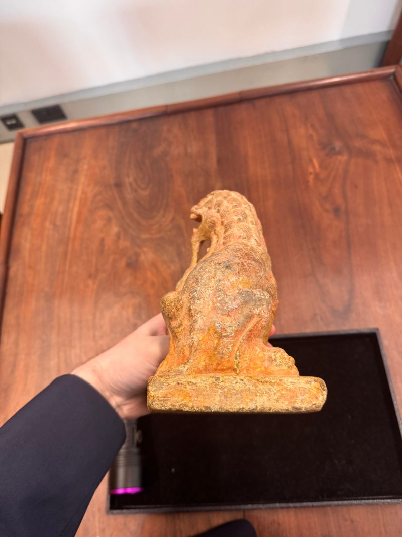 或為唐 大理石雕瑞獅像 | A Chinese marble carving of a lion, possibly Tang dynasty - 图35