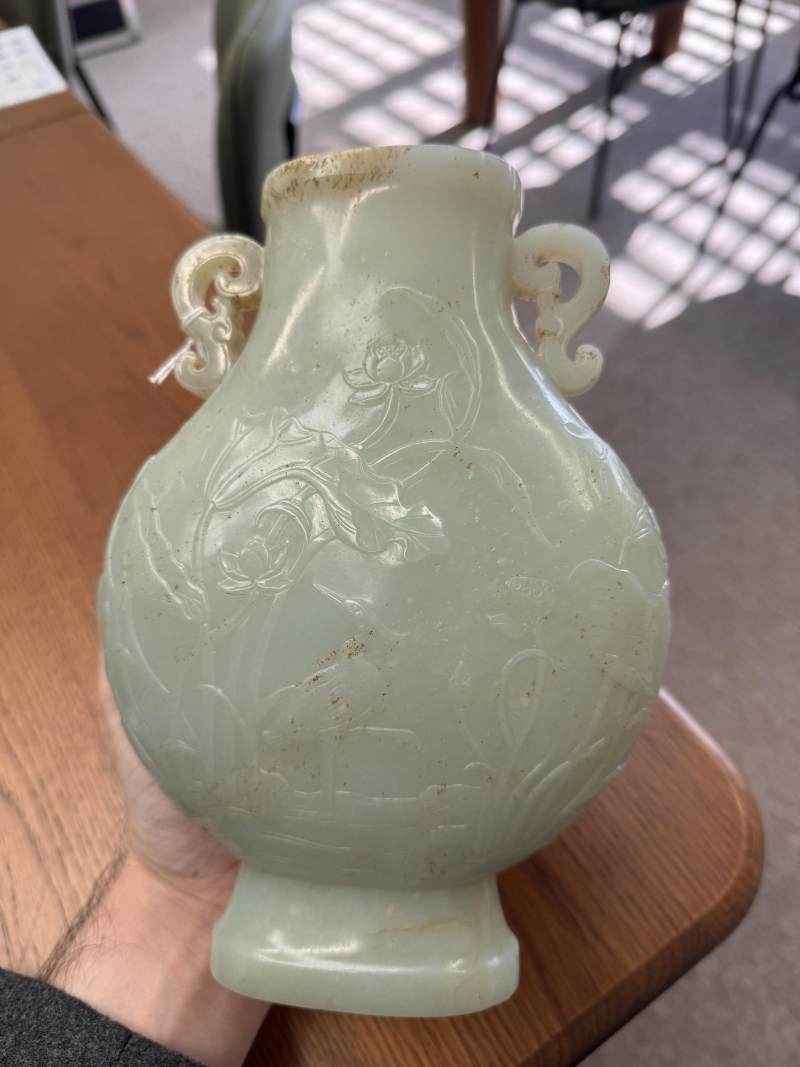 清乾隆 青玉雕蓮塘清趣圖瓶 | A fine Chinese celadon jade 'lotus pond' vase, Qing dynasty, Qianlong period - 图14