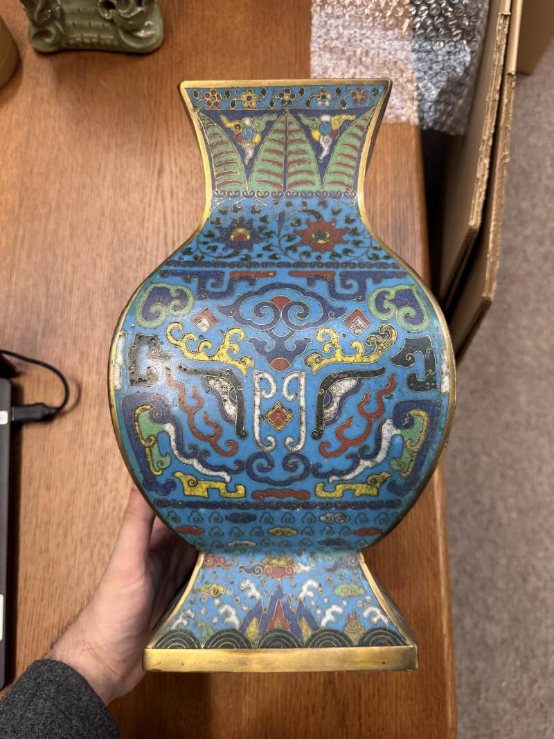 十七世紀 掐絲琺瑯掐絲掐絲銅鍍金饕餮紋方壺 | A fine Chinese cloisonné enamel and gilt-bronze 'taotie' vase, fanghu, Ming dynasty, 17th century - 图37