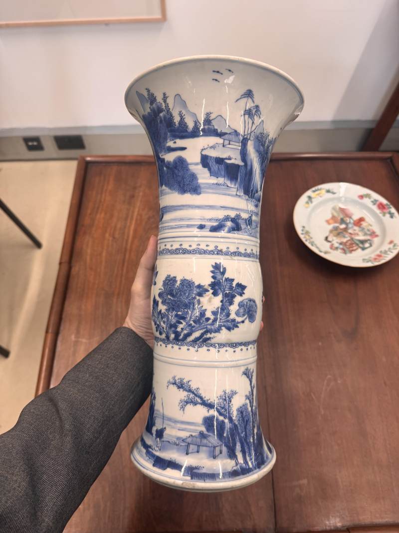 清康熙 青花山水人物圖花觚 | A Chinese blue and white 'gu' vase, Qing dynasty, Kangxi period - 图15