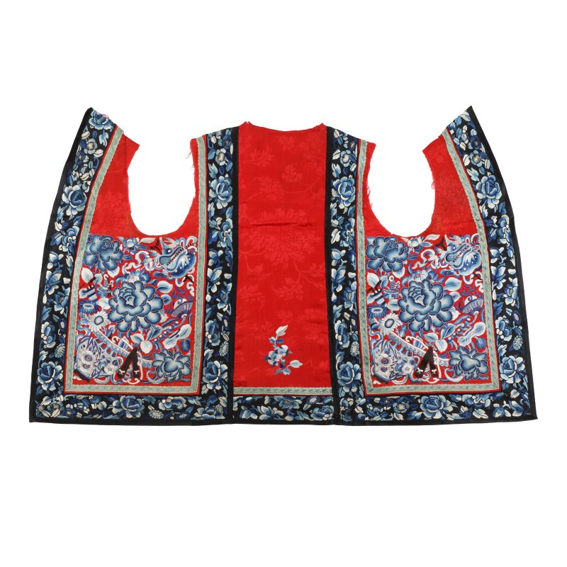 清十九世紀 絲繡花卉紋片 | A Chinese embroidered silk 'floral' panel, Qing dynasty, 19th century