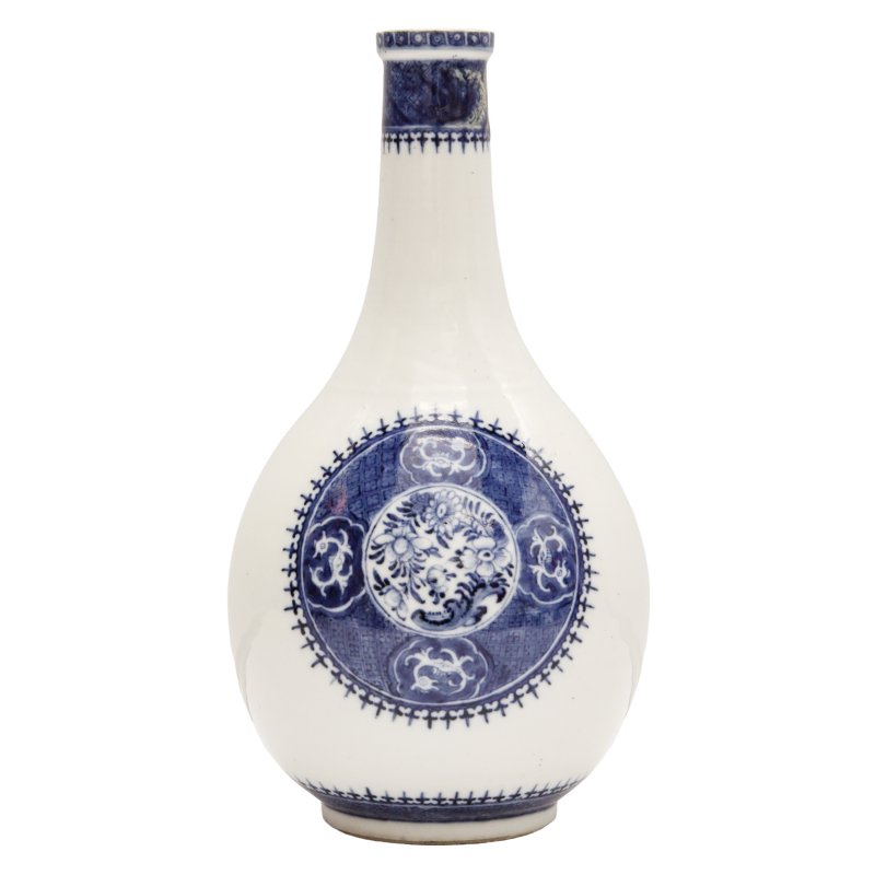 清十八世紀 青花費茲休圖紋長頸瓶 | A Chinese export blue and white 'Fitzhugh' bottle vase, Qing dynasty, 18th century