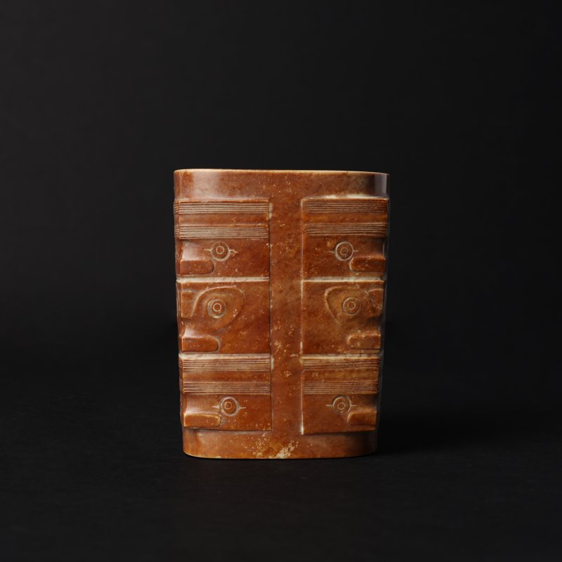 十九世紀 仿古雕饕餮紋琮 | A Chinese archaistic carved 'taotie' jade cong, 19th century - 图3