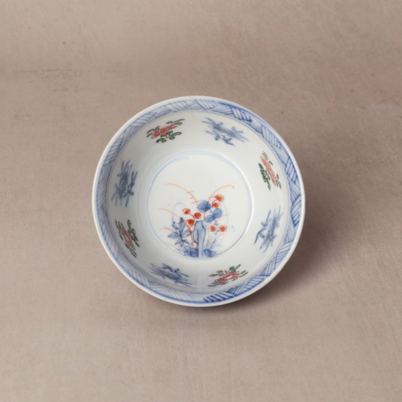 清康熙 墨地五彩花卉紋盃 | Santos Collection | A Chinese famille-noire 'blossoms' cup, Qing dynasty, Kangxi period - 图17