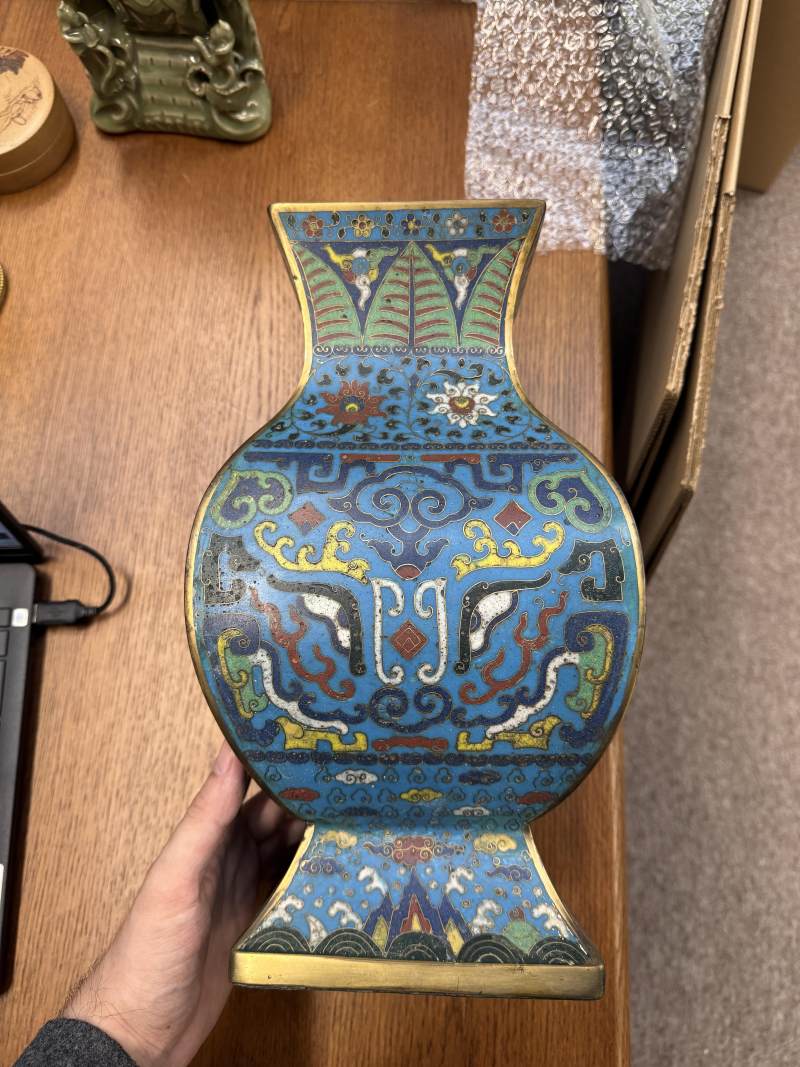 十七世紀 掐絲琺瑯掐絲掐絲銅鍍金饕餮紋方壺 | A fine Chinese cloisonné enamel and gilt-bronze 'taotie' vase, fanghu, Ming dynasty, 17th century - 图47