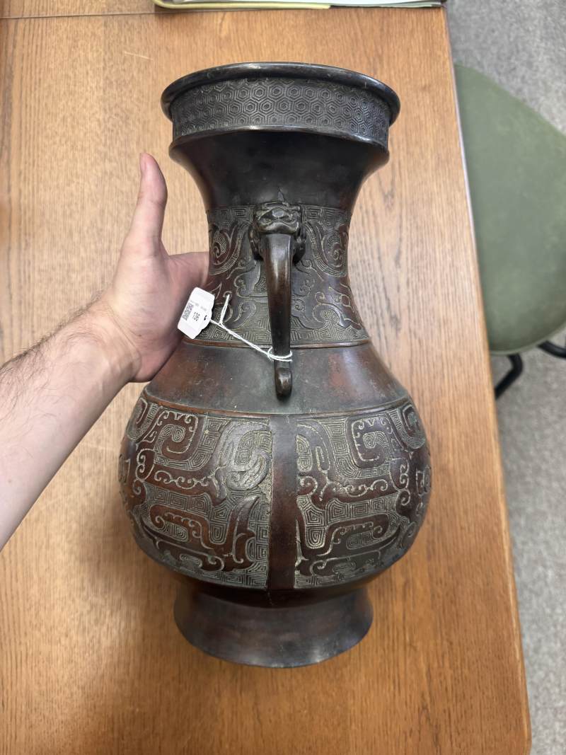 清十八/十九世紀 仿古青銅饕餮紋貫耳壺 | A Chinese archaistic bronze 'taotie' vase, hu, Qing dynasty, 18th/19th century - 图5