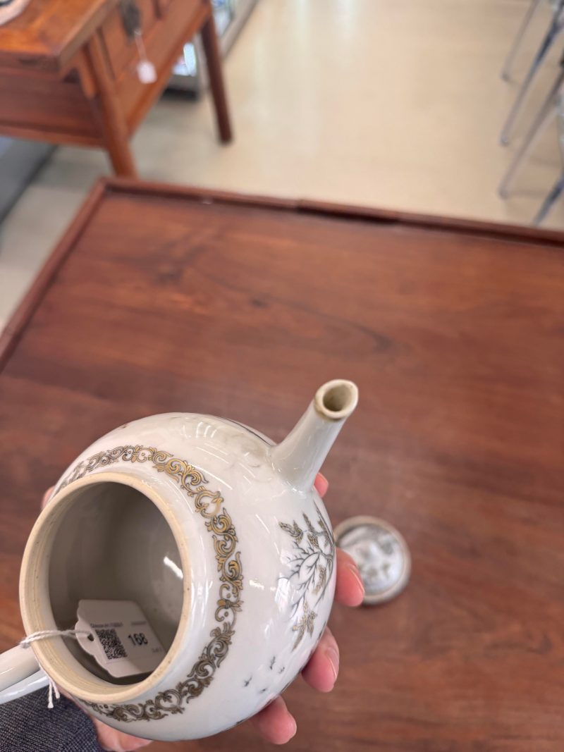 清乾隆 墨彩高粱收穫圖蓋壺 | Santos Collection | A rare Chinese export en-grisaille 'sorghum harvesting' teapot, Qing dynasty, Qianlong period - 图43