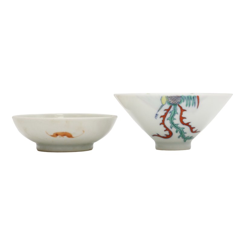 十九至二十世紀 鬪彩圖盌 及 礬紅圖碟 一組兩件 | A Chinese doucai bowl and an iron-red saucer, 19th-20th century