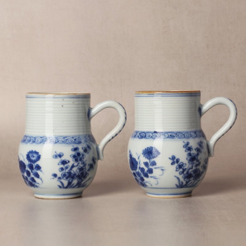 清康熙 青花荷塘圖馬克盃 | Santos Collection | A group of Chinese export blue and white 'lotus pond' mugs, Qing dynasty, Kangxi period - 图8