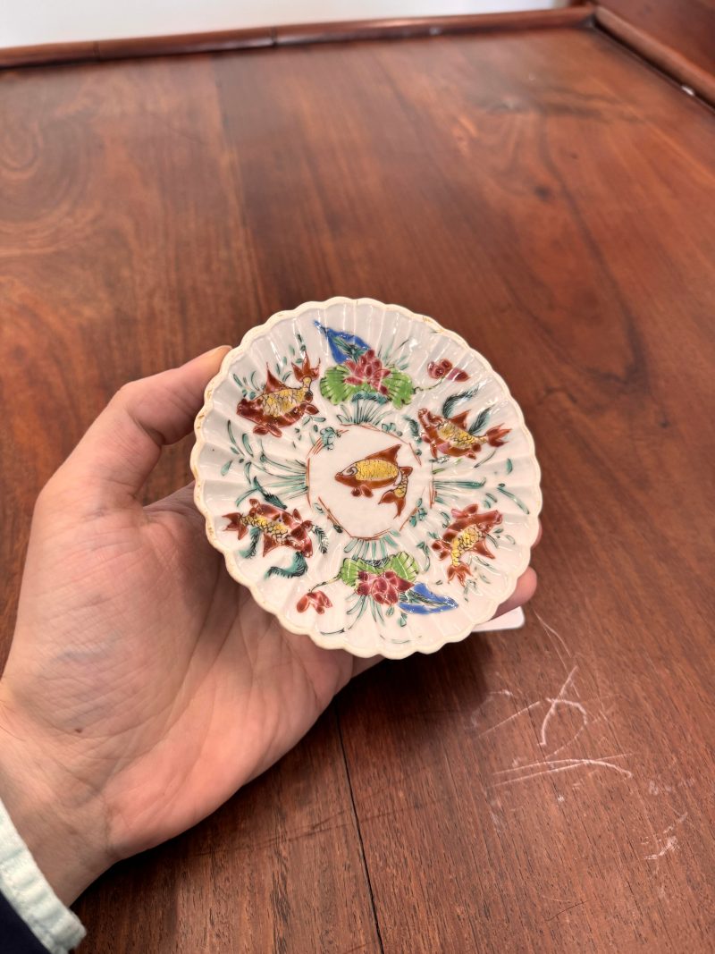 清雍正 粉彩荷塘金魚紋盃及小盤 | Santos Collection | A Chinese export famille-rose 'carp and lotus' cup and saucer, Qing dynasty, Yongzheng period - 图18