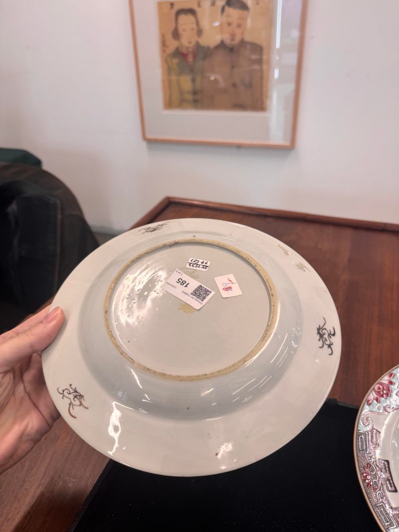 清十八世紀 粉彩描金花卉紋盤一對 | A pair of Chinese export gilt-decorated famille-rose dishes, Qing dynasty, 18th century - 图14