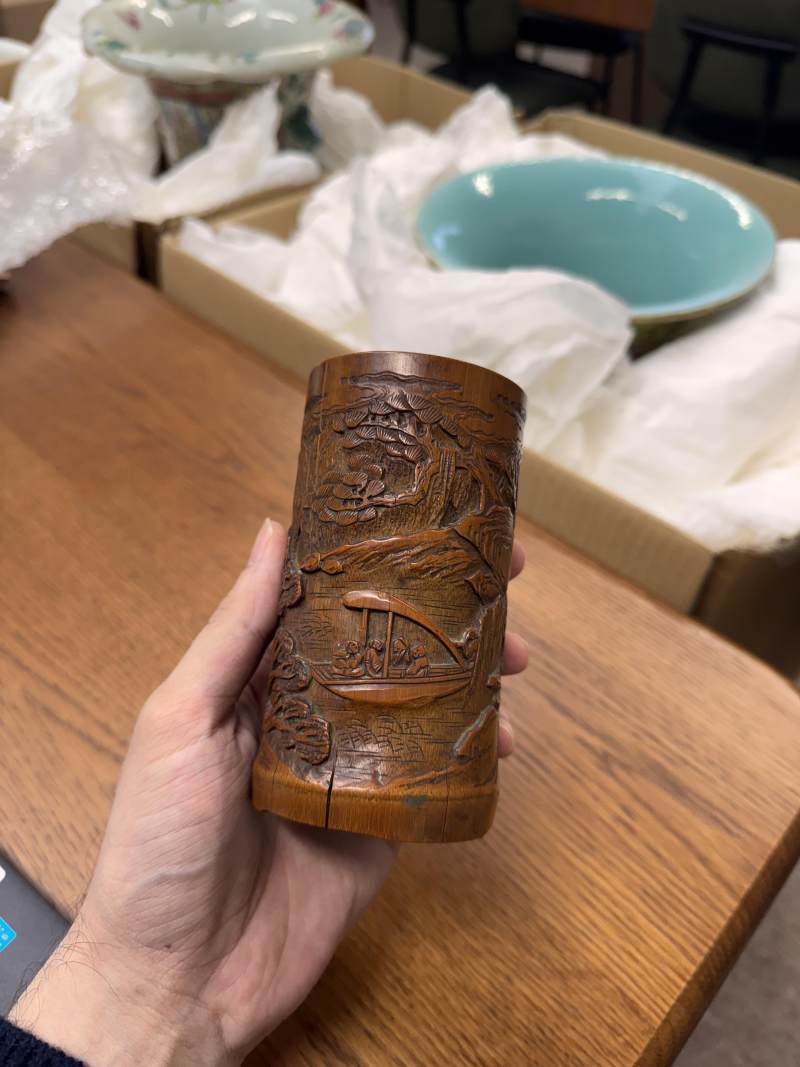 清十九世紀 竹雕山水人物圖筆筒 | A Chinese carved bamboo brushpot, Qing dynasty, 19th century - 图14