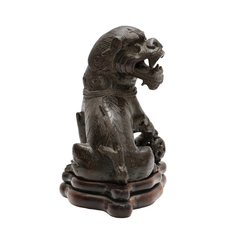 明 銅佛獅坐像 | A Chinese bronze figure of a lion dog, Ming dynasty - 图14