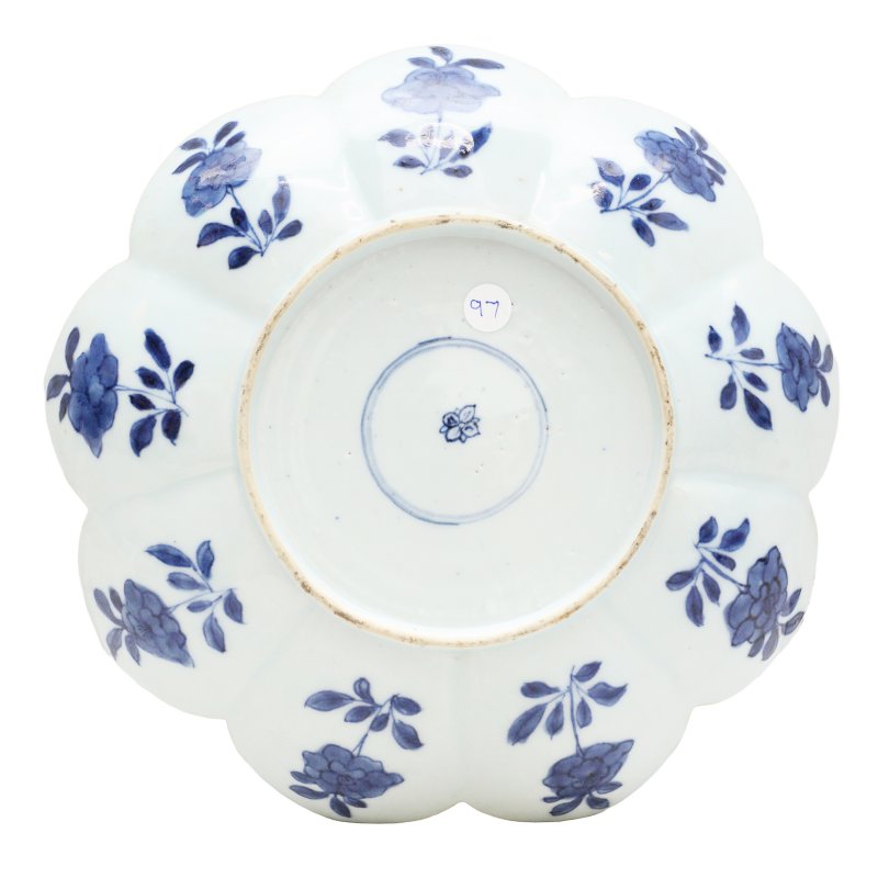 清十八世紀 青花猛虎圖花口盤 | A Chinese blue and white 'tiger' foliate dish, Qing dynasty, 18th century - 图2