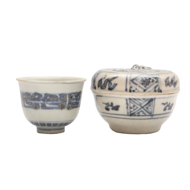 明 各式青花瓷器一組兩件 | Two Chinese blue and white wares, Ming dynasty - 图2