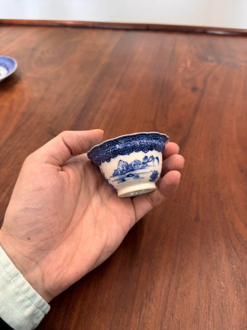 清雍正 漿胎青花山水圖盃及小盤 | Santos Collection | A rare Chinese export soft paste 'landscape' cup and saucer, Qing dynasty, Yongzheng period - 图15