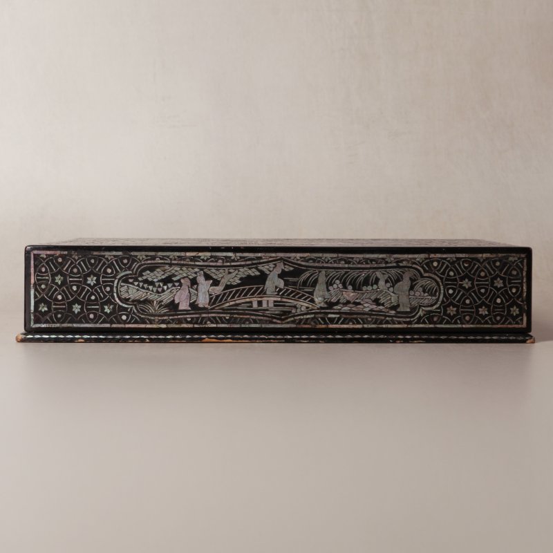 十七至十八世紀 黑漆嵌螺鈿山水人物圖蓋盒 | A Chinese lac burgauté box and cover, 17th-18th century - 图5